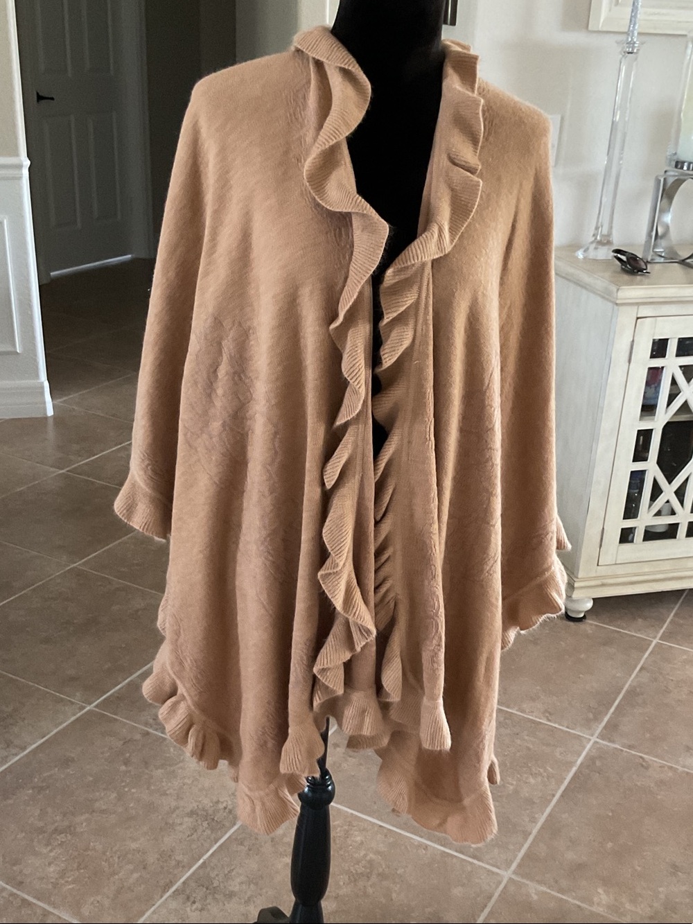 Camel shawl with ruffle, one size